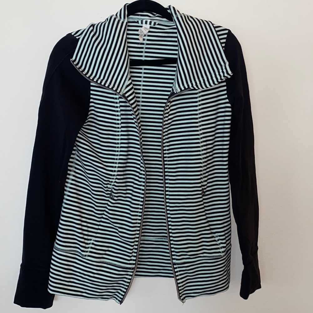 Women’s lululemon jacket size 6
